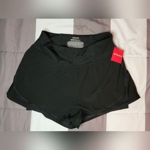 Spanx Get Moving Short Medium Black NWT